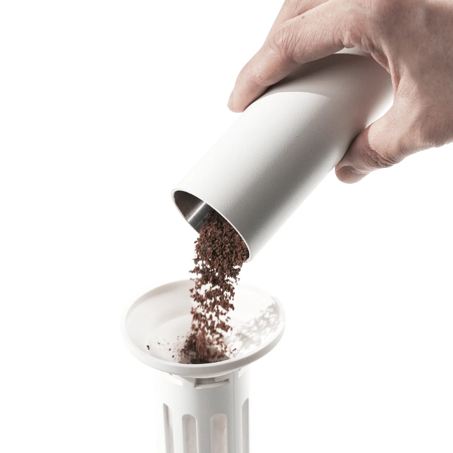 MHW-3BOMBER white cold brew maker being filled with coffee grounds. 600ml capacity.