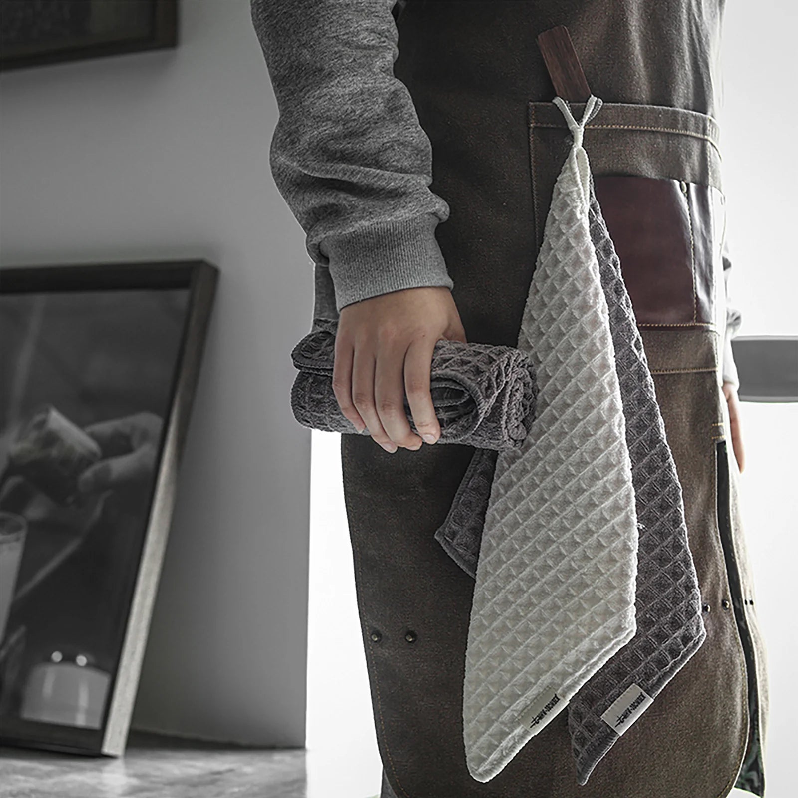 MHW-3BOMBER waffle bar towel, dark grey, 30x30cm. Honeycomb weave, hanging hook. Barista apron, gray roll held in hand.