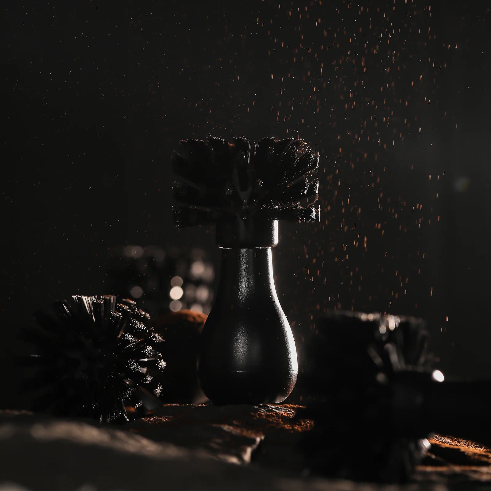 MHW-3BOMBER black portafilter brush for 58mm baskets. ABS handle with nylon bristles. 