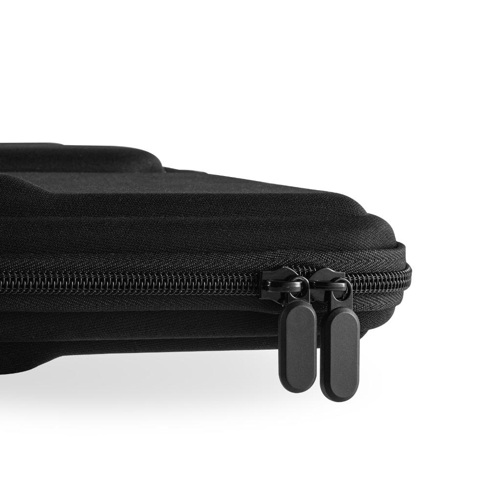 MHW-3BOMBER black portable pour-over set case with zipper closure. Close-up view.