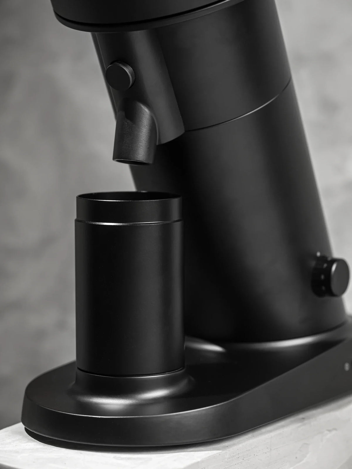 WPM ZP-1 Black, chute and dosing cup detail