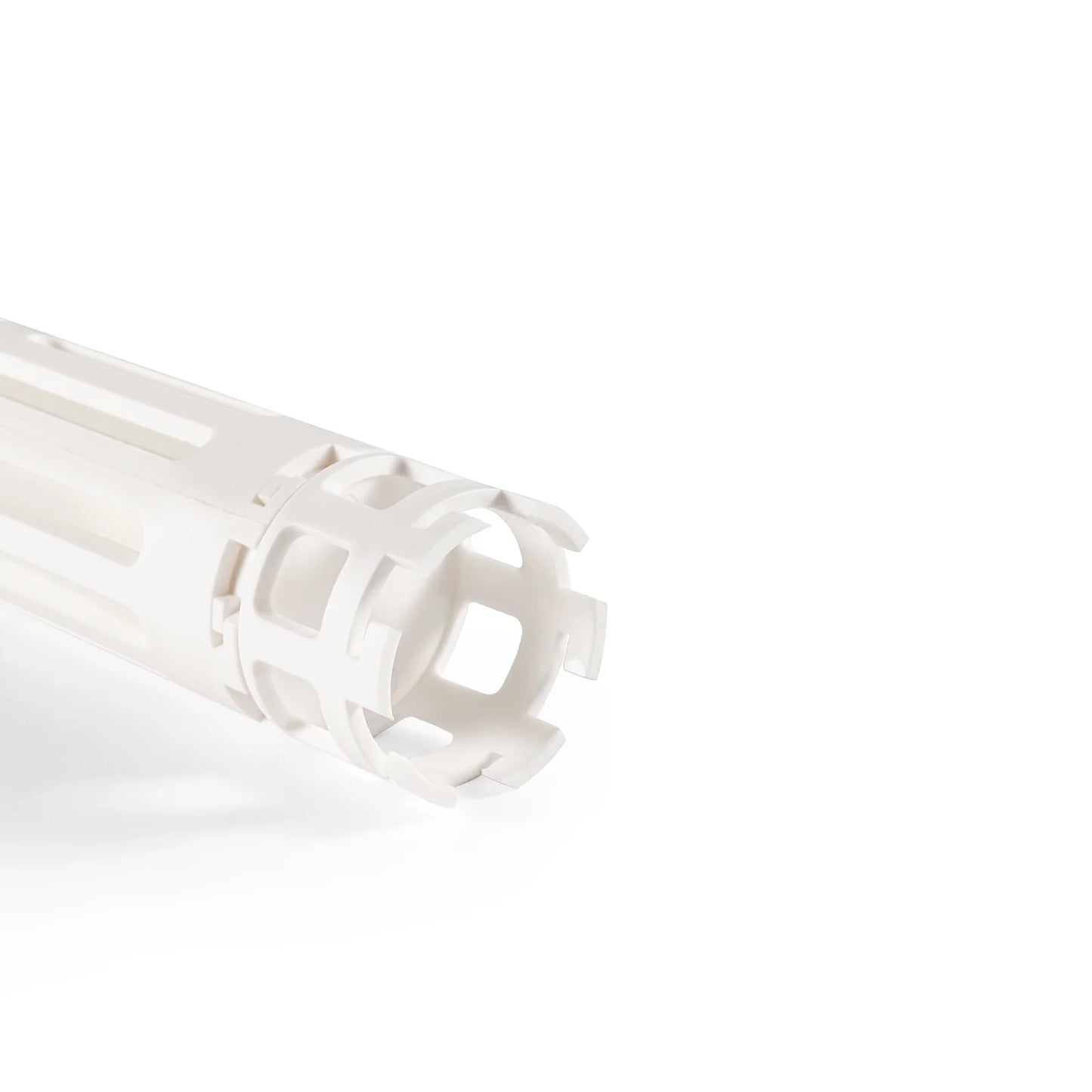 MHW-3BOMBER Ice Core Cold Brew Coffee Maker filter, white. Removable filter cartridge with fine mesh.