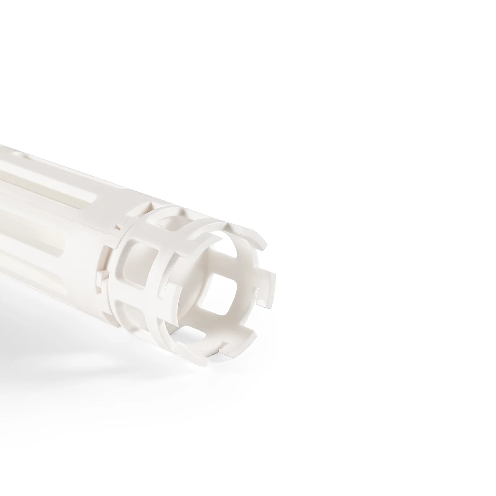 MHW-3BOMBER Ice Core Cold Brew Coffee Maker filter, white. Removable filter cartridge with fine mesh.